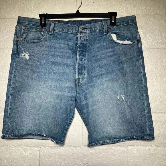 Levi's Men's 501 Distressed Shorts Size: 42 - Picture 1 of 5